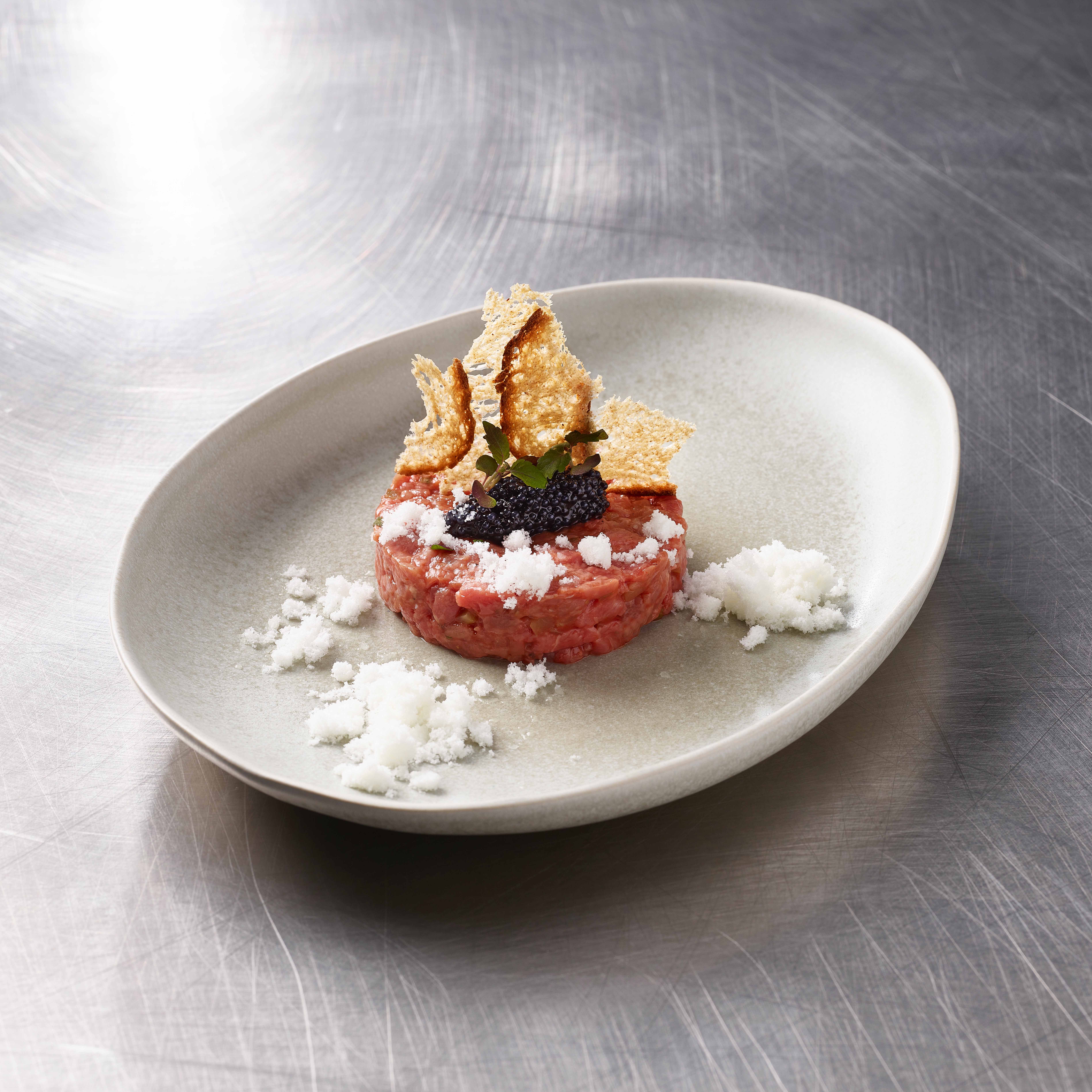 Tartare de bœuf suisse | Caviar Oona | Chou-fleur