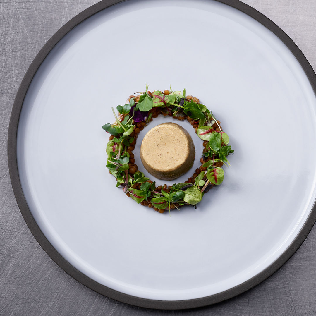 Foie gras végétarien | Salade d'herbes aromatiques | Lentilles au balsamico