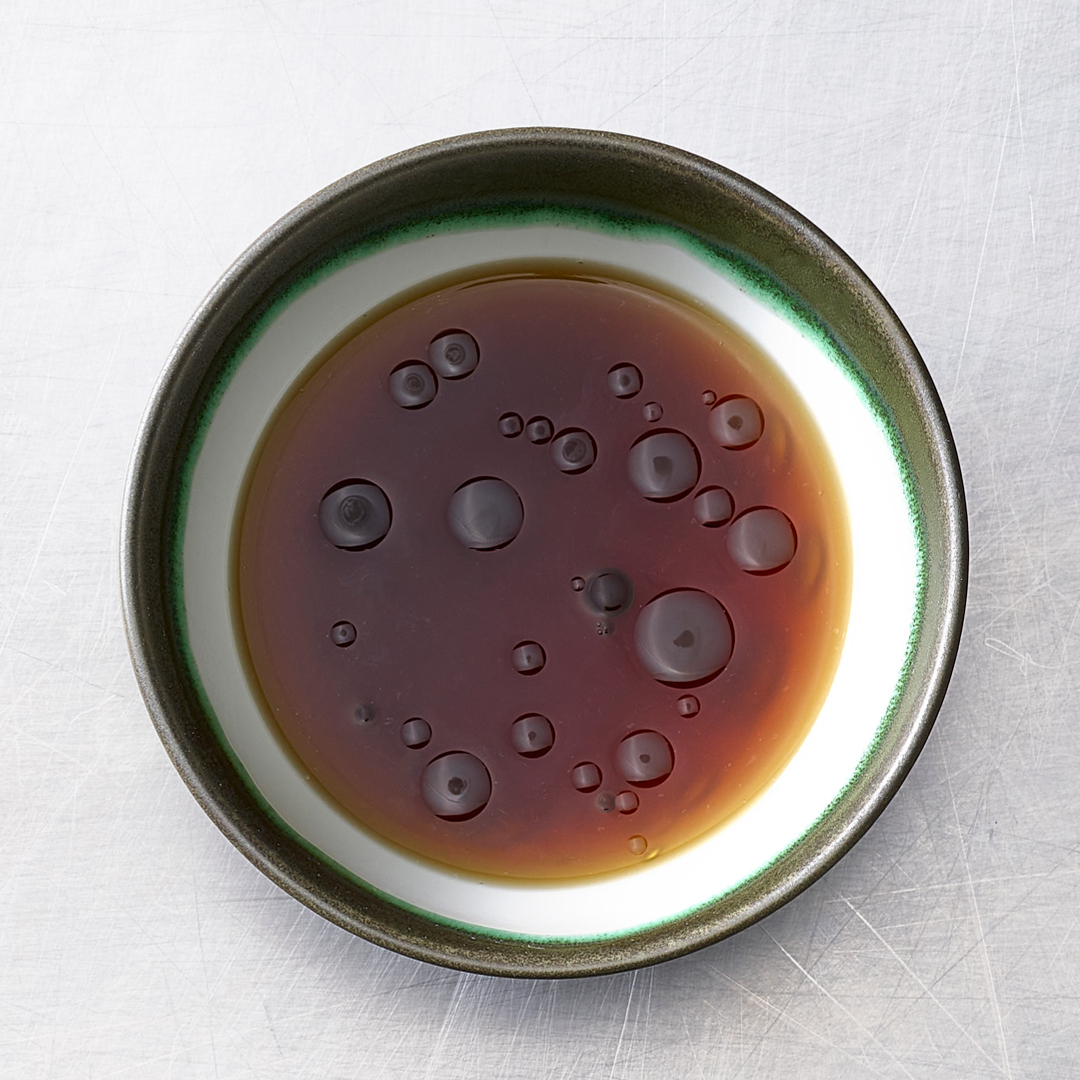 Consommé double de gibier | Légumes-racines | Huile d’épinard
