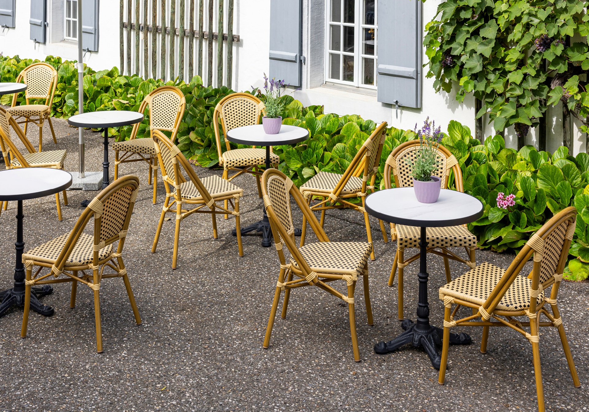 Finden Sie die passende Outdoor-M&ouml;bel f&uuml;r Ihren Betrieb. Top-Qualit&auml;t zum erschwinglichen Preis &ndash; auch in Grossmengen.