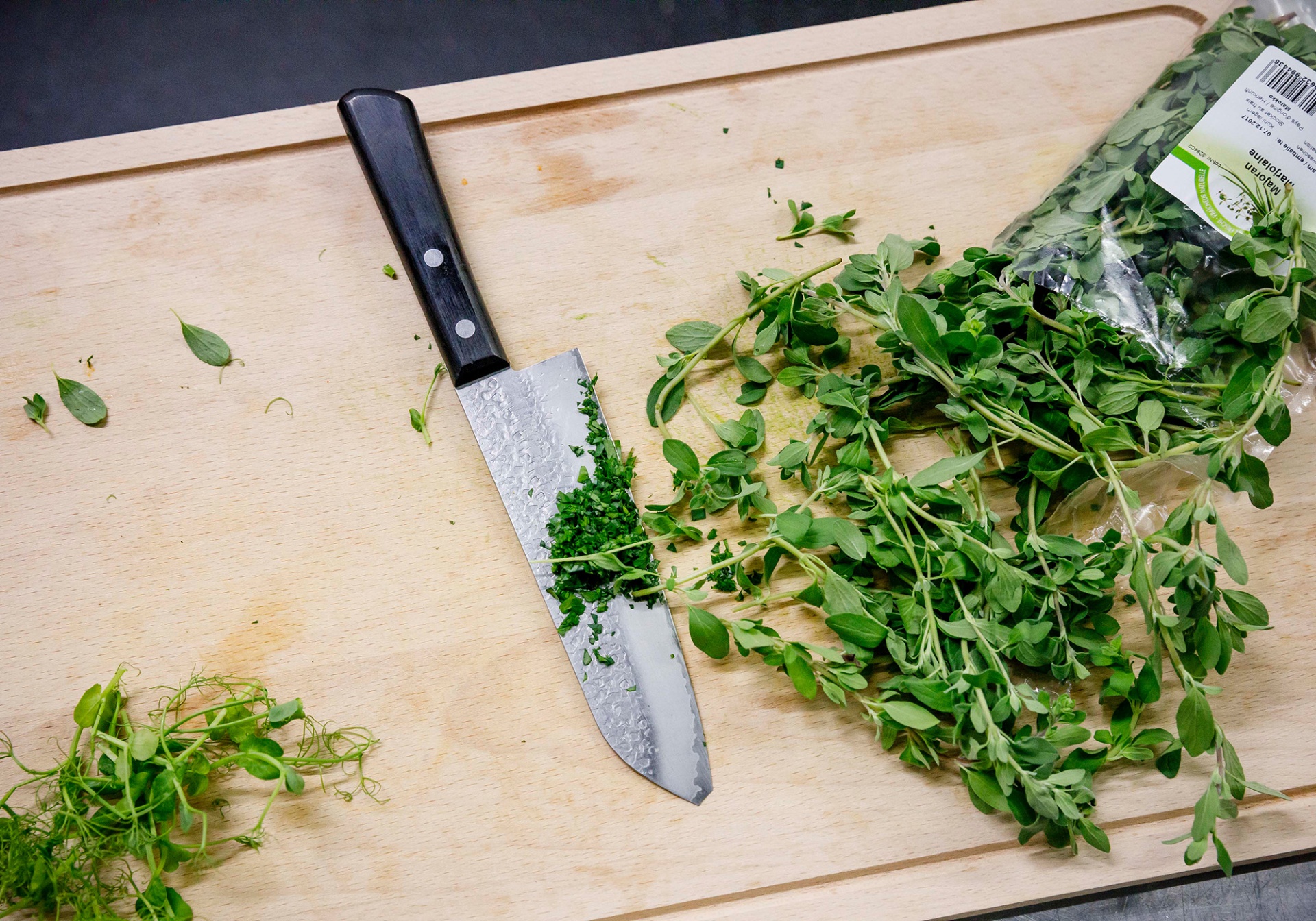 K&uuml;chenmaterial: Messer, Schneidbretter